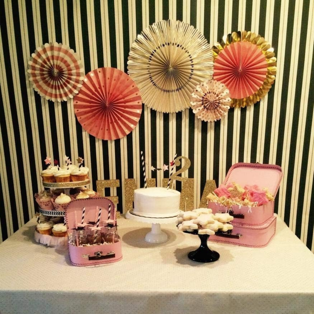 Pinwheel Backdrop Decorations Set