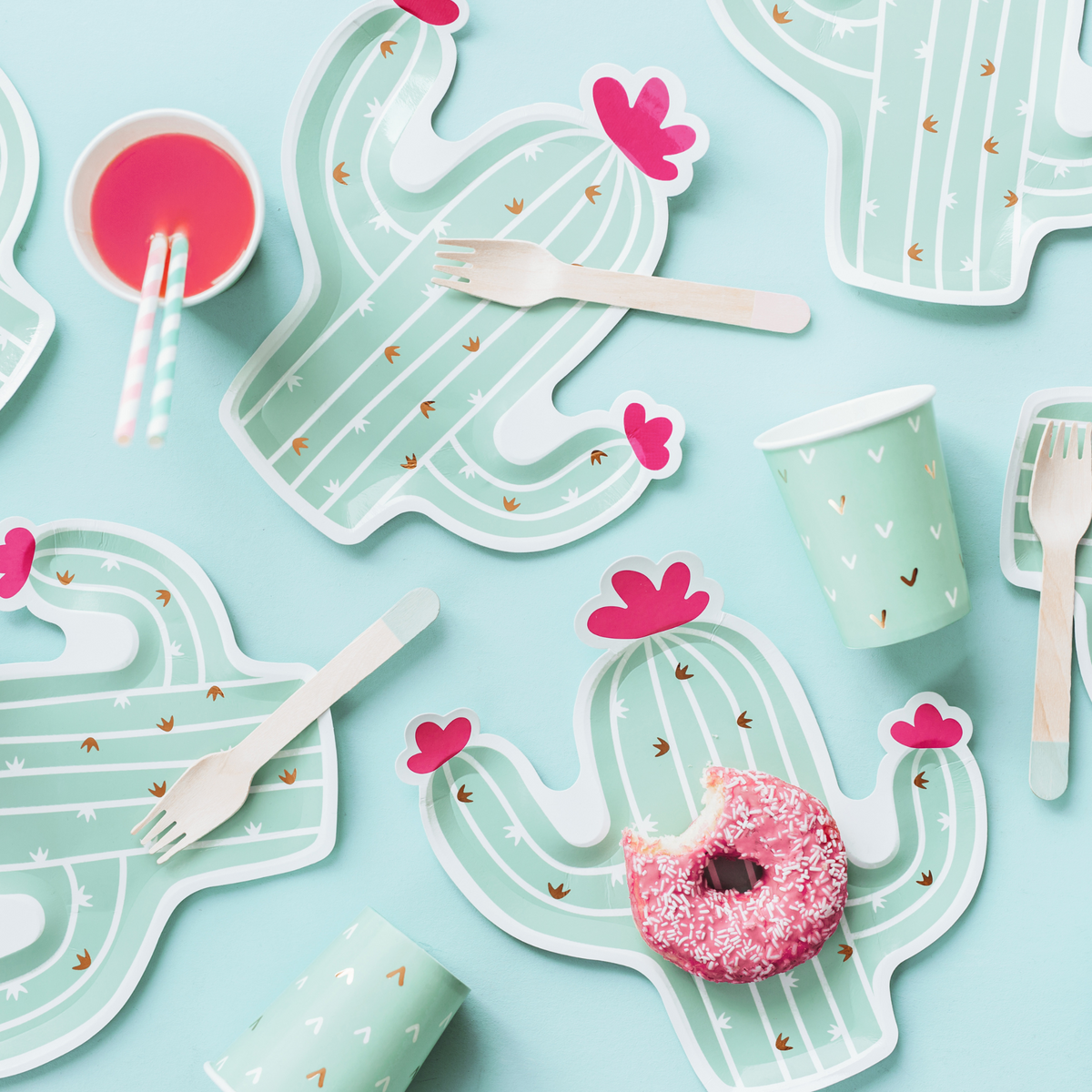 Cactus Shaped Paper Plates Set