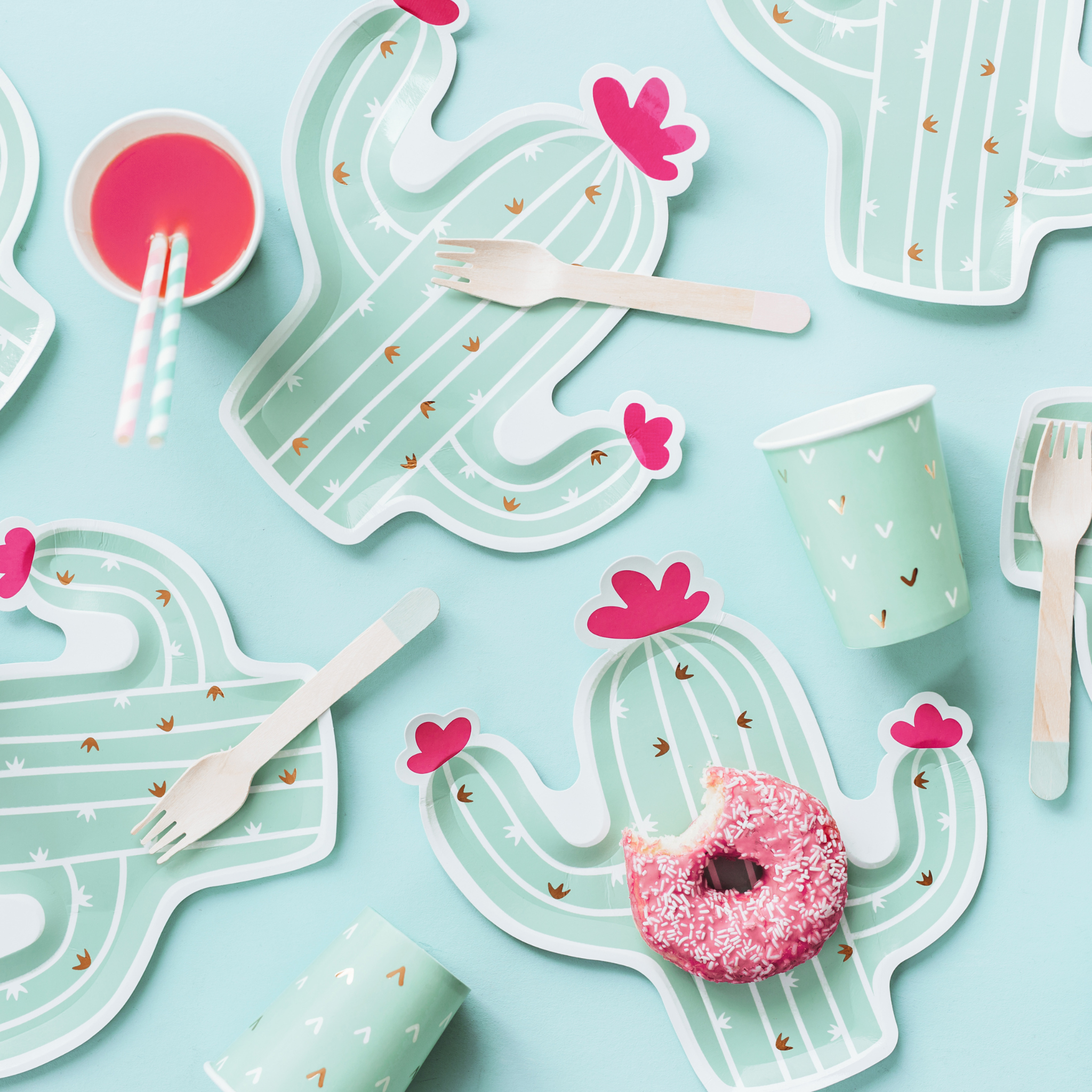 Cactus Shaped Paper Plates Set