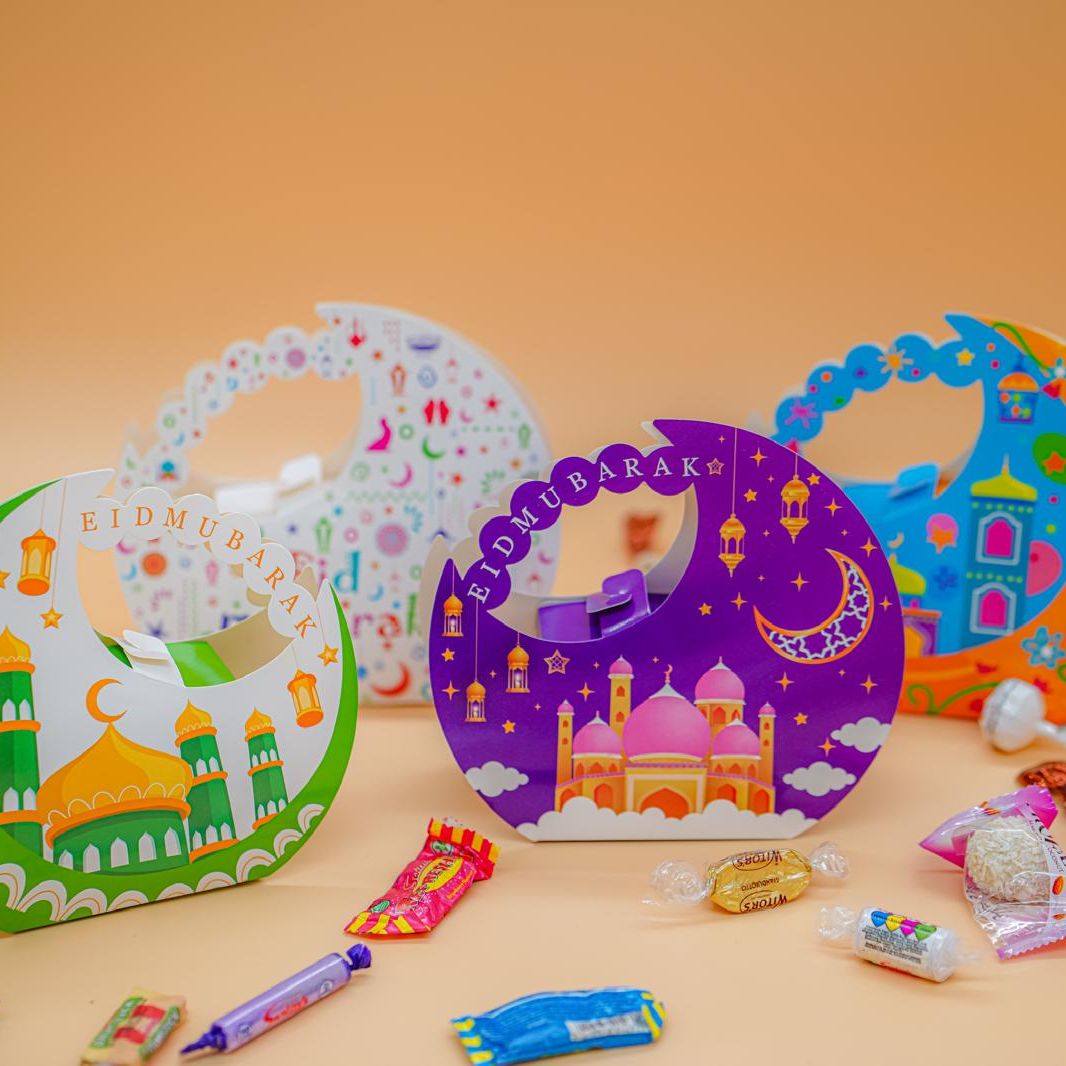 Gergaoun Moon-Shaped Candy Box - 4 Pcs with candy