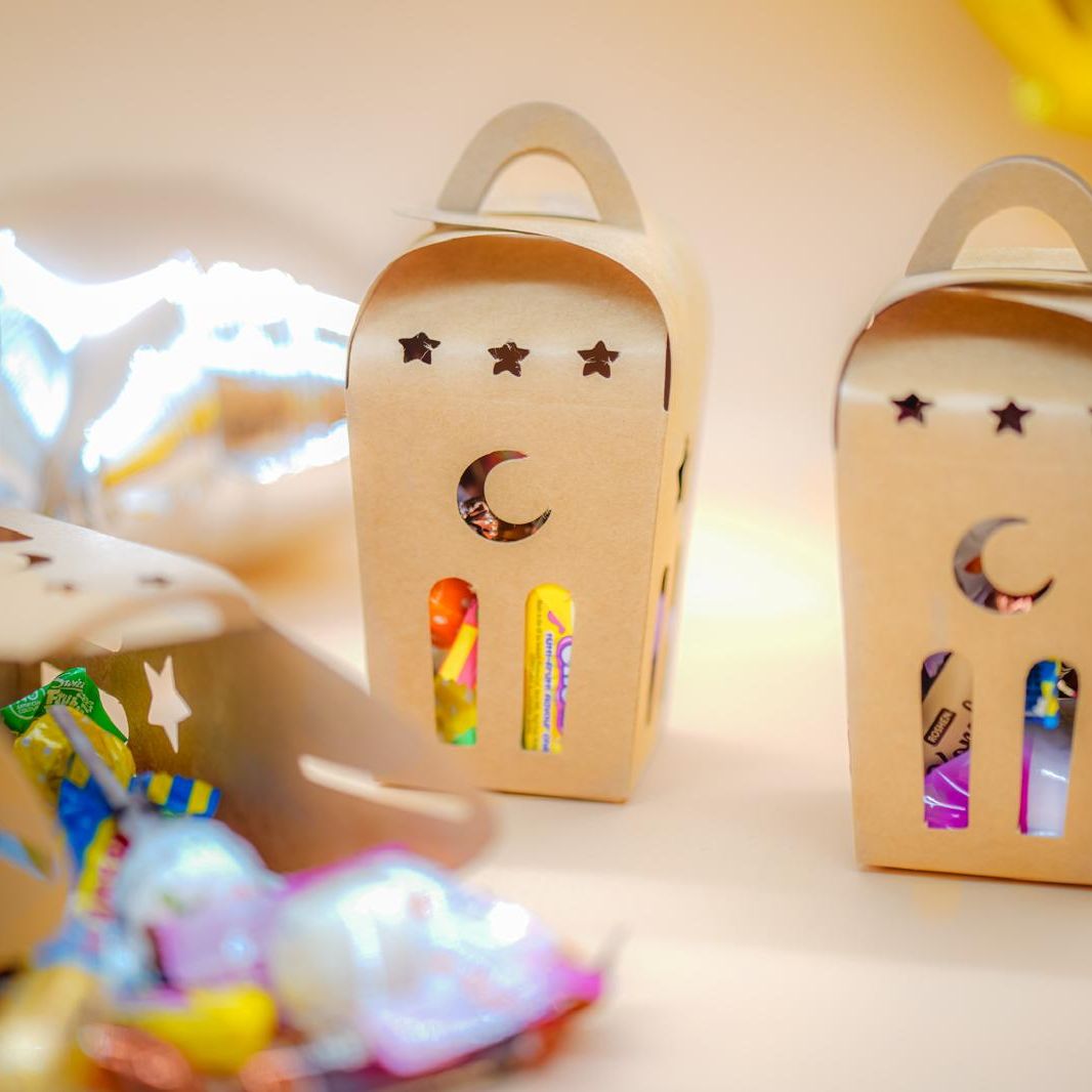 Gergaoun Lantern candy box with candy